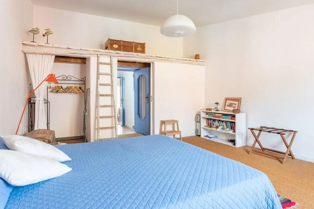 The Enchanting Sunset Bosa Apartment